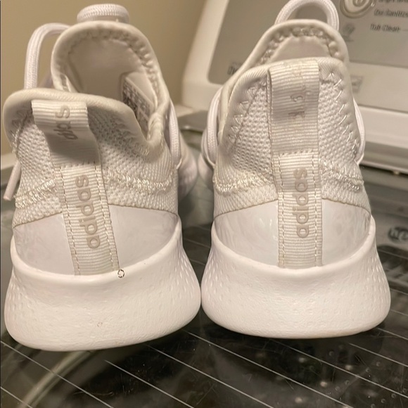 Stylish White Sneakers - Picture 4 of 5